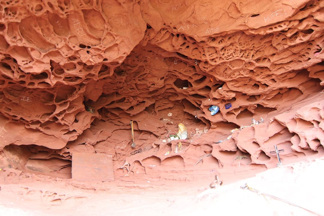 roca foradada y cueva bruguers